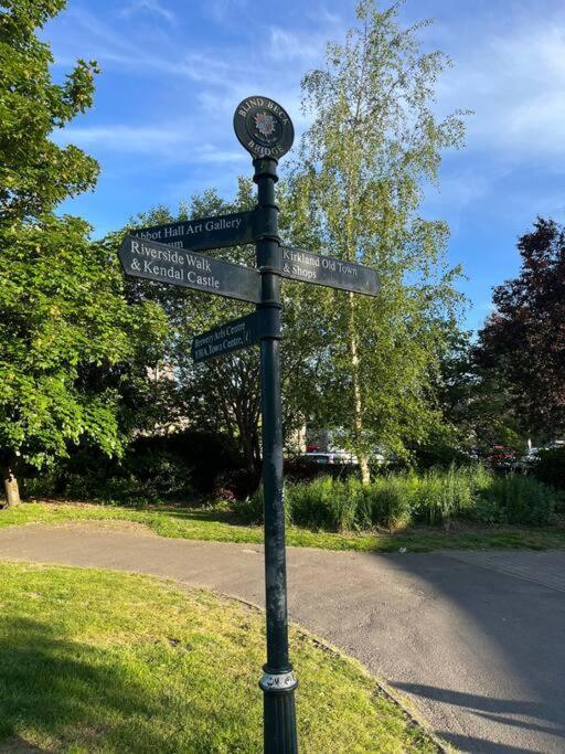 Wee Toad Hole Heart Of Kendal - Cottage Sleeps 4-6 - Dogs Welcome Экстерьер фото